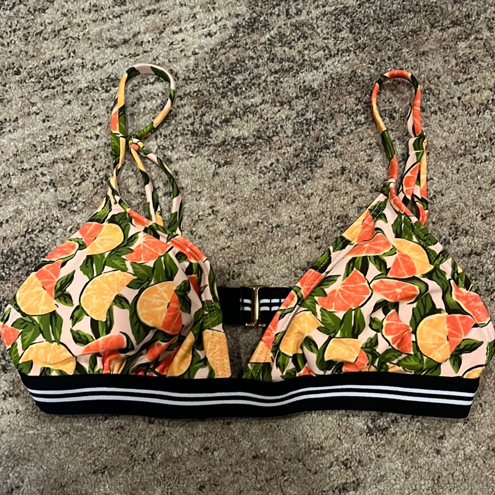 Bathing suit top, grapefruits and oranges